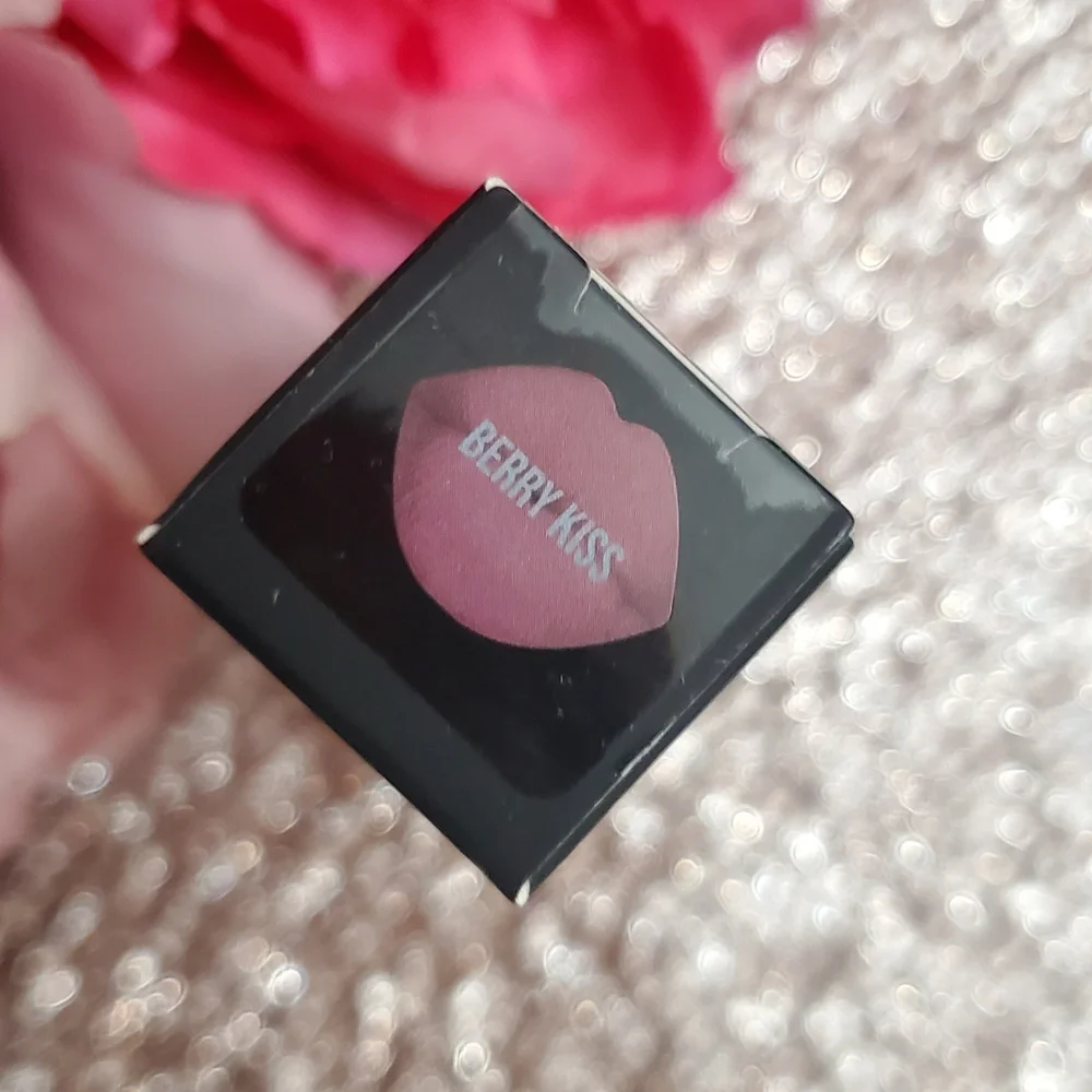 Huda Beauty Berry Kiss Creamy Lip and Cheek Stain